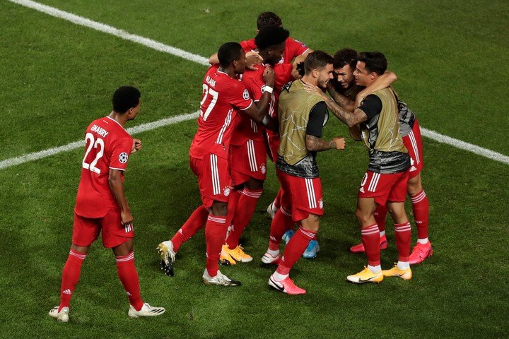 La célébration du Bayern après le but de Coman.
