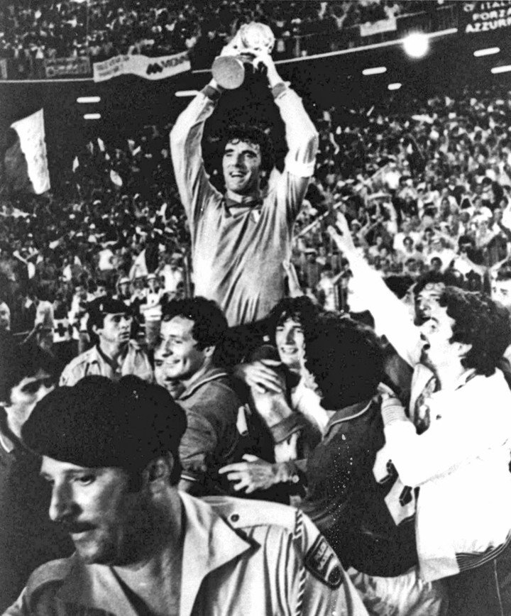 Dino Zoff a remporté la Coupe du monde en 1982.