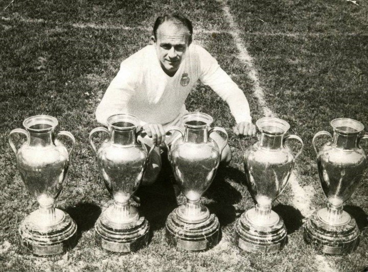 Alfredo Di Stéfano a remporté cinq titres de la Coupe d'Europe.