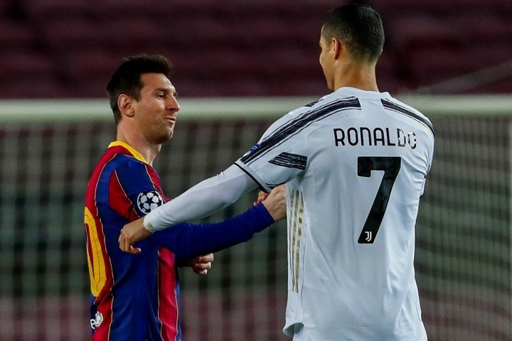 Messi et Cristiano Ronaldo, lors d'un match de la Ligue des champions en 2020. (Photo : AP/Joan Monfort)