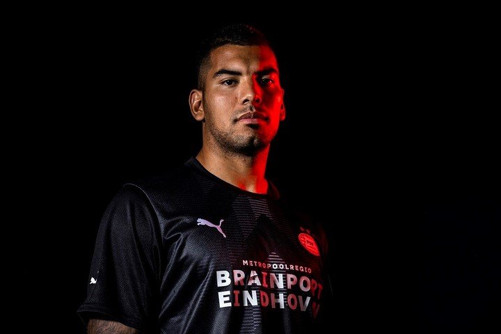 Walter Benítez, nouveau gardien de but du club néerlandais PSV. L'ancien Quilmes a quitté Nice pour un ancien champion européen.