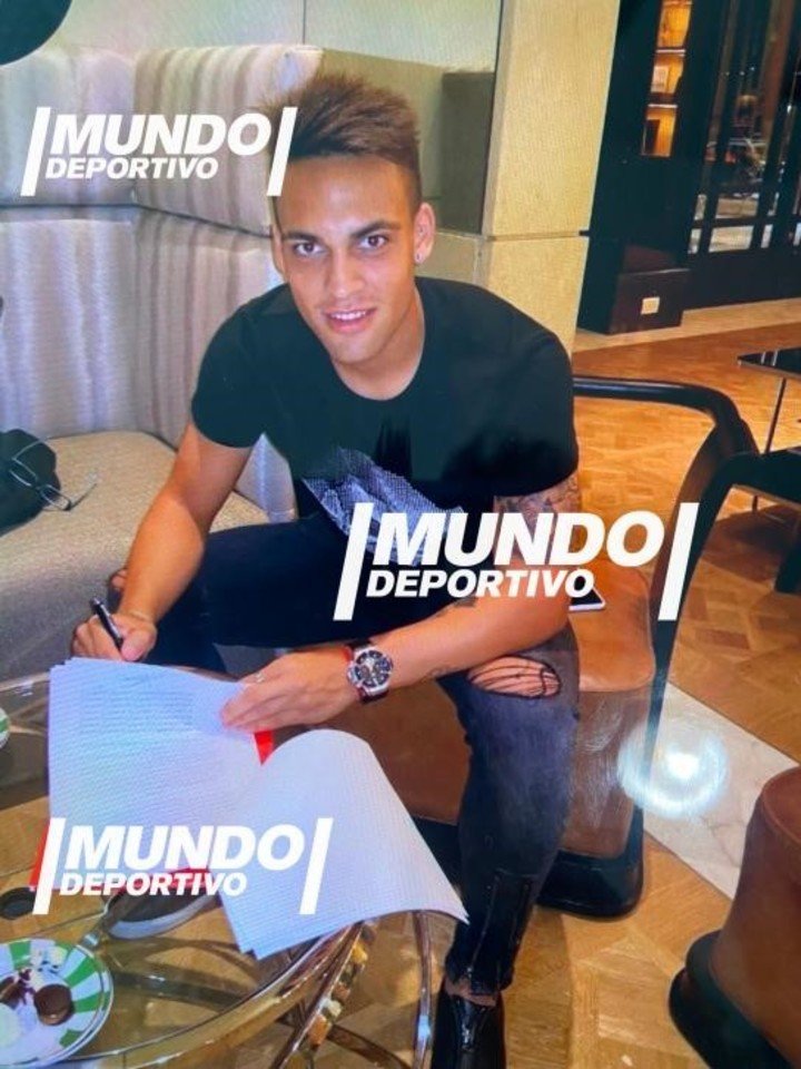 Lautaro Martinez lorsqu'il a signé à l'Atletico Madrid (Mundo Deportivo).
