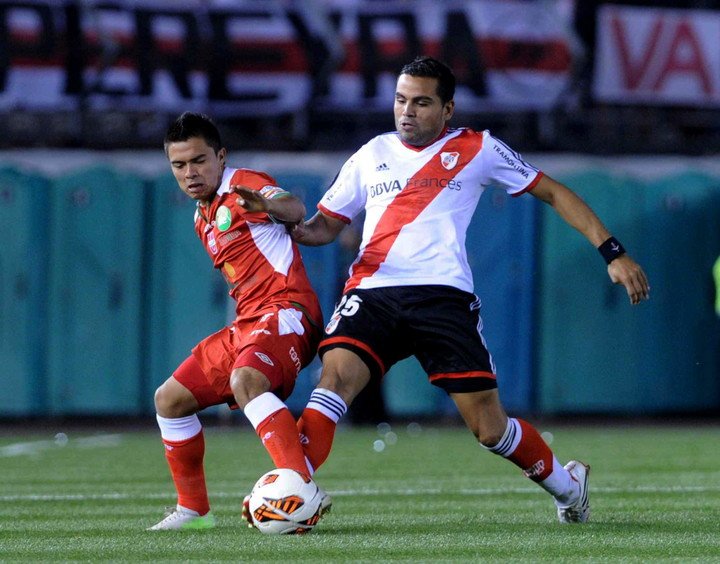 Gabriel Mercado contre Jonny Uchuari, l'un des joueurs les plus importants de l'histoire du club...