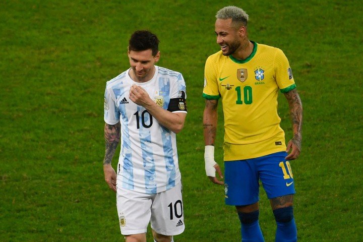 À cinq mois de la Coupe du monde, l'Argentine et le Brésil semblent avoir une longueur d'avance. (AFP)