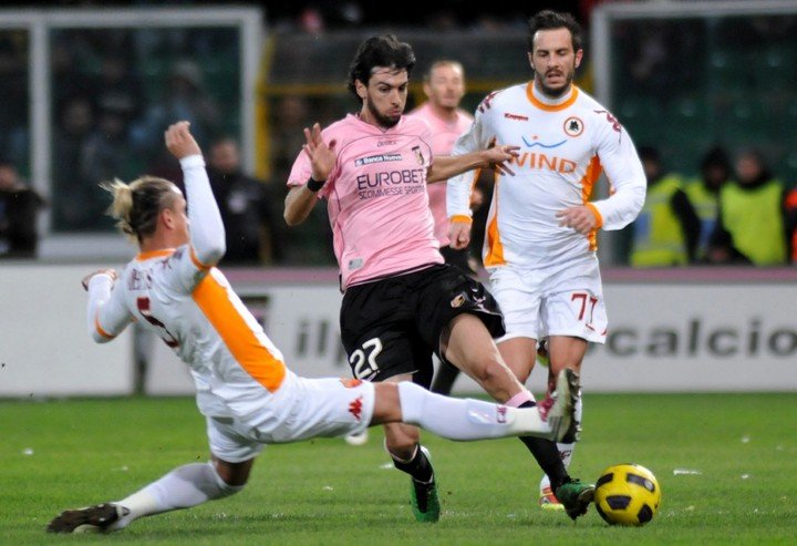 Pastore, jouant pour Palermo contre la Roma, en 2013.