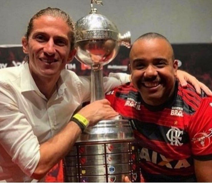 Ici, le célèbre barbier avec Filipe Luis et la Libertadores de Flamengo.