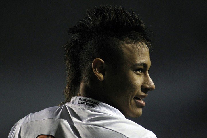 Neymar a brillé à Santos et Barsa l'a acheté pour un montant de plusieurs millions.