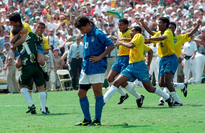 Baggio a manqué le penalty décisif pour l'Italie et le Brésil a été champion aux États-Unis (REUTERS).