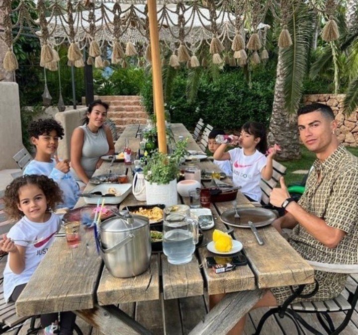 Cristiano, avec sa famille, en vacances.
