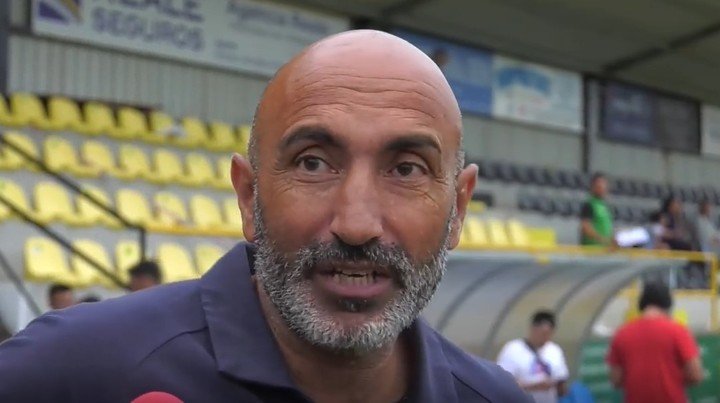 Abelardo, l'entraîneur d'Izquierdoz au Sporting Gijon.
