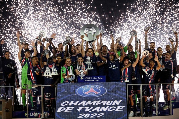 Les joueurs du PSG célébrant le titre de la Ligue 1 (Photo : AFP).