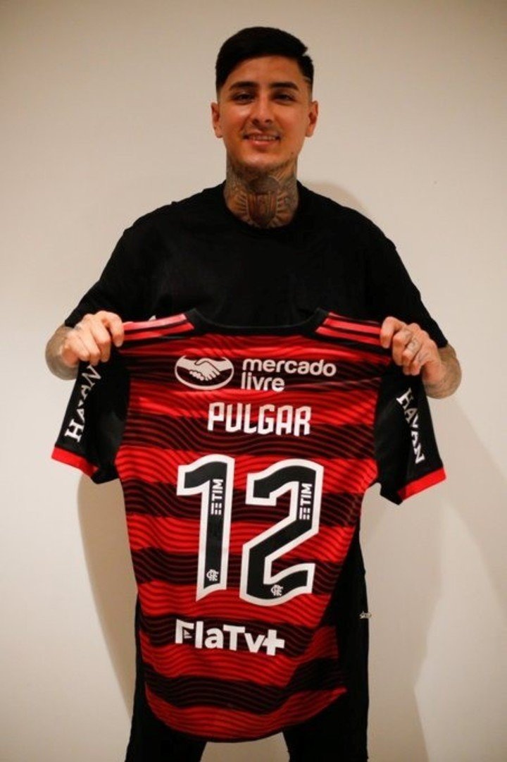 Pulgar a reçu le maillot numéro 12 (Twitter : @Flamengo).