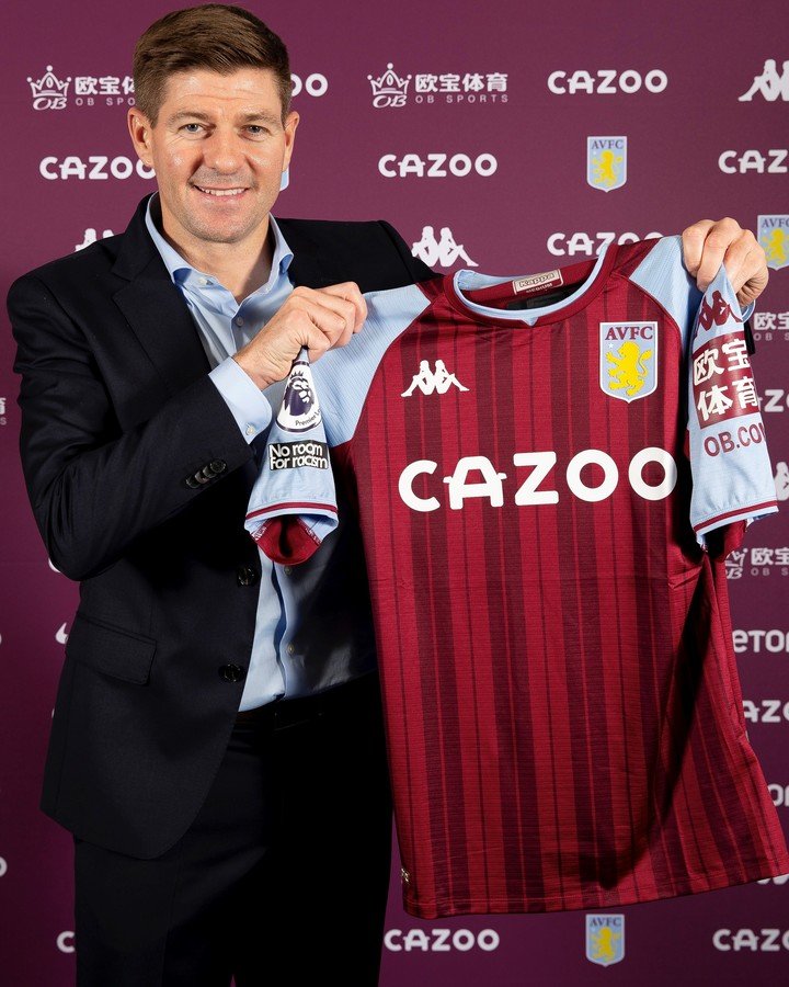 Gerrard lors de sa présentation en tant que manager d'Aston Villa.