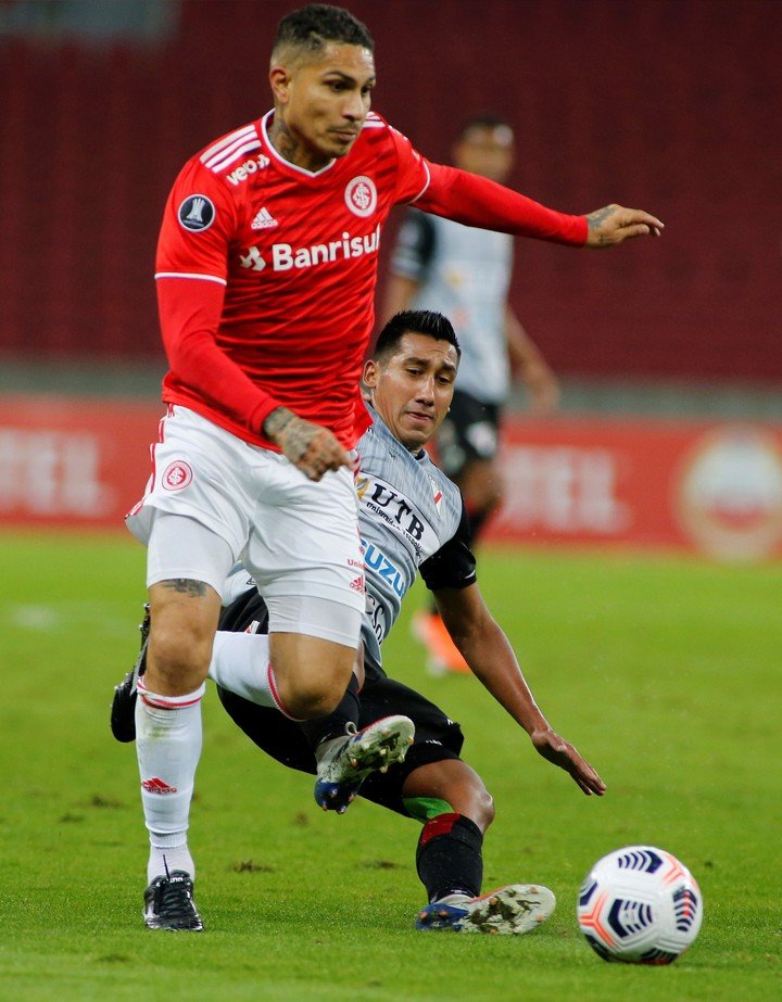 Paolo Guerrero contre le Chili lors des éliminatoires.