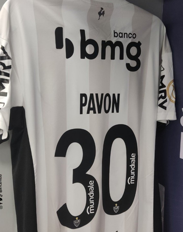 La nouvelle chemise de Pavón.