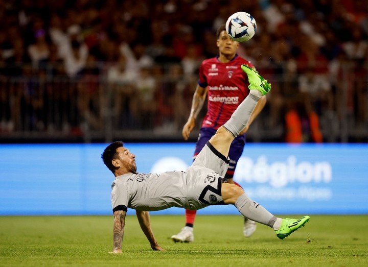 Le coup de bicyclette de Messi lors de la victoire 5-0 (REUTER).