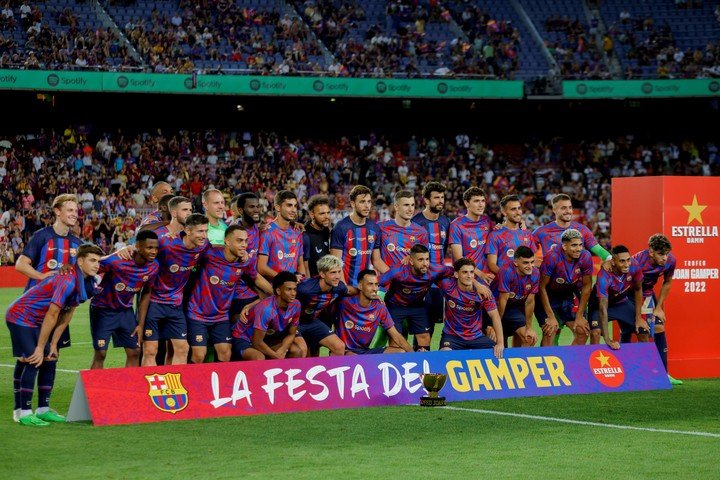 Les joueurs de Barcelone après avoir remporté le Trophée Joan Gamper contre les Pumas UNAM au Camp Nou (Photo : AP).