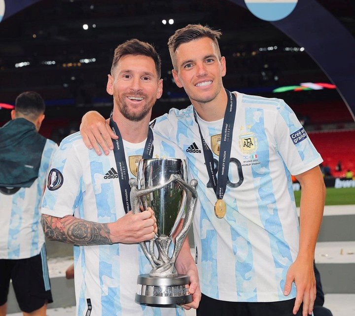 Messi et Lo Celso après avoir gagné la Finalíssima à Wembley.
