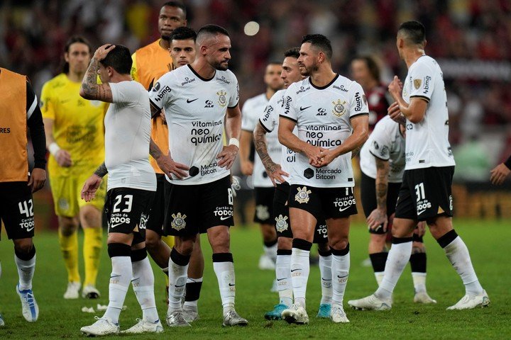 Un coup dur pour les Corinthians (AP Photo/Silvia Izquierdo)