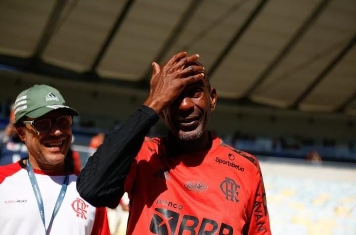 L'émotion d'un des invités lors du match contre Paranaense. (Photo : Flamengo Press)