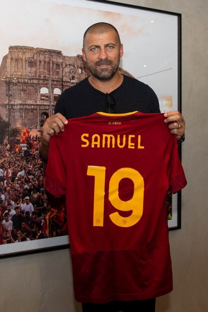 Samuel, un visiteur de luxe à l'entraînement de la Roma.