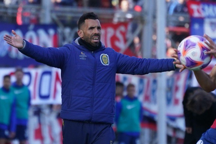 Tevez, entraîneur central (Photo Juano Tesone).
