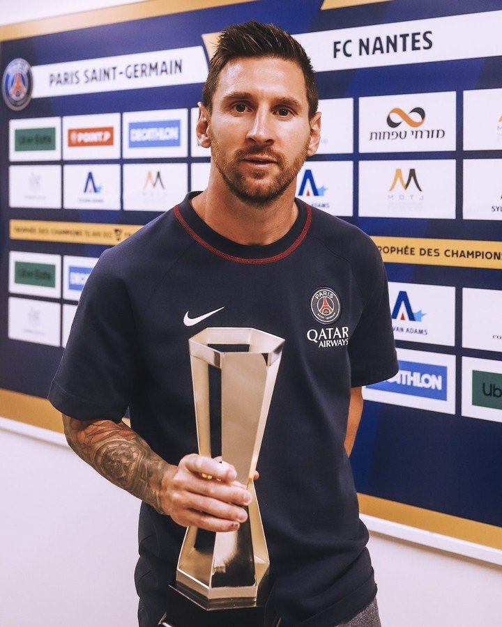 Messi vient d'être élu joueur du match de la Supercoupe de France.