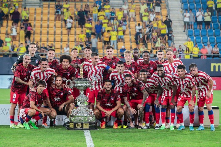 La coupe remportée par l'Atlético (EFE/Román Ríos).