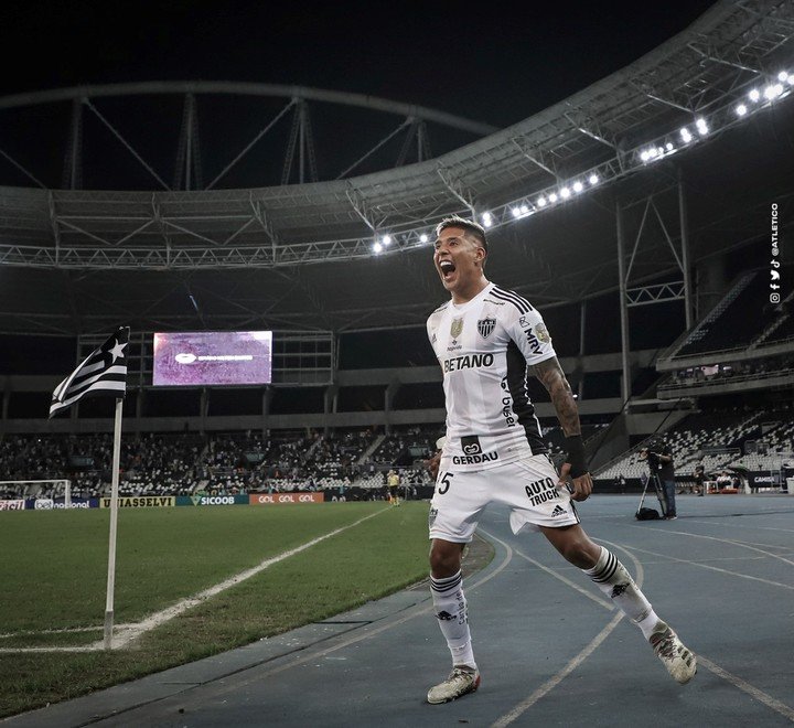 Zaracho célèbre un but contre Botafogo.