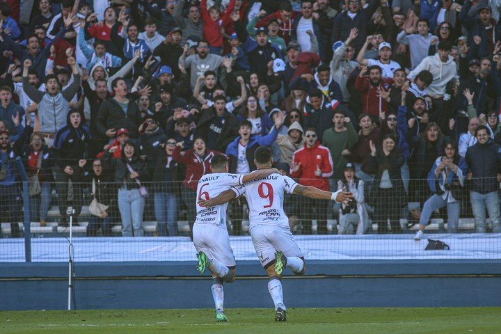 Luis Suarez a porté le score à 2-0 pour le Nacional lors du Superclásico d'un tir du gauche de rêve (Photo : EFE).