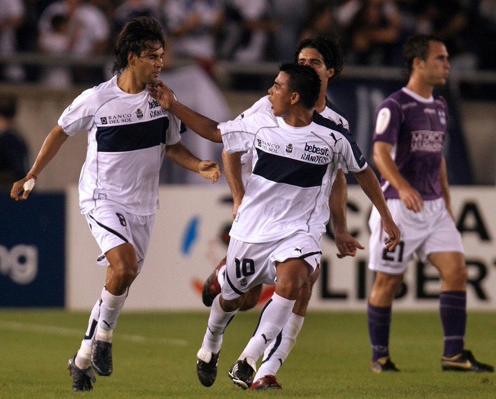 La célébration de Leguizamón dans la Coupe 2007.