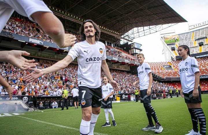 Les débuts de Cavani pour le Valencia CF sont très attendus (photo Prensa Valencia CF).
