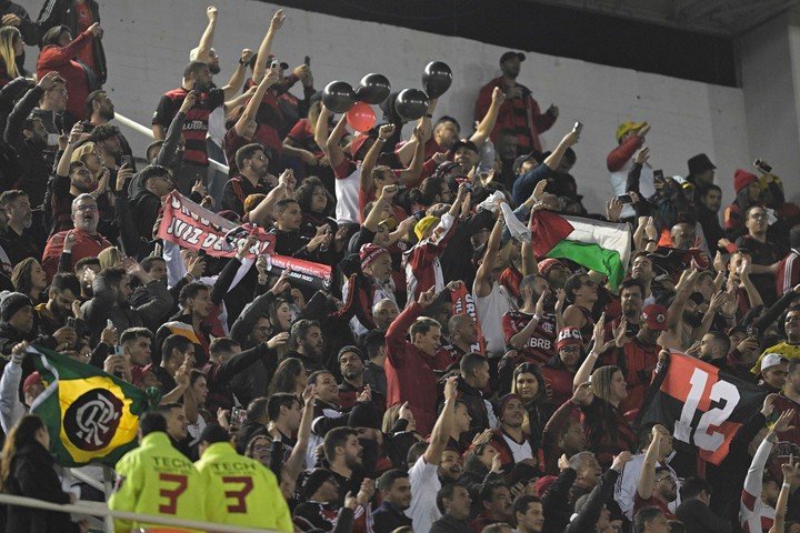 Les supporters de Flamengo au stade Jose Amalfitani (Photo : AFP).