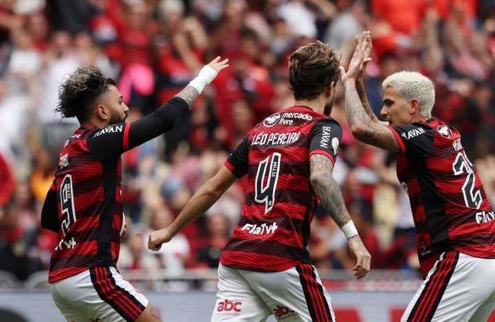 Flamengo a fait match nul 1 à 1 avec Ceará avant de recevoir Vélez en demi-finale retour de la Libertadores.