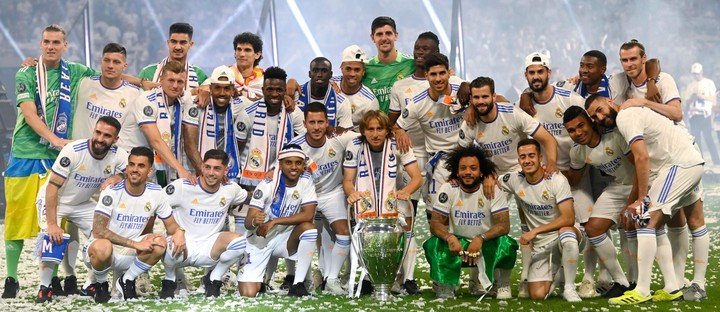 Le Real Madrid avec le trophée de la Ligue des champions de l'UEFA (Photo : AFP).