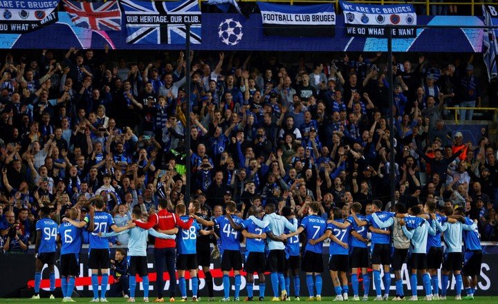 Les joueurs du Club Brugge célèbrent avec leurs fans (Photo : REUTERS).