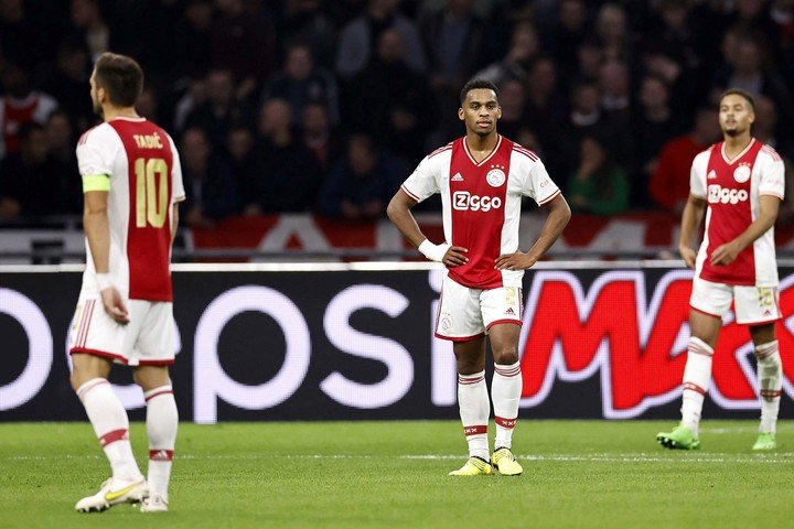La défaite de l'Ajax face à Naples (EFE).