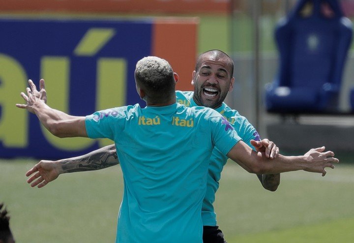 Dani Alves ira-t-il à la Coupe du monde ? EFE/ Antonio Lacerda