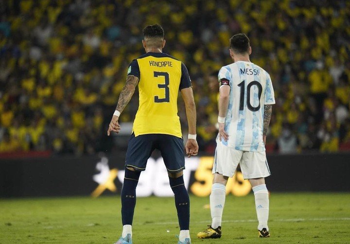 Piero Hincapie marque Messi pour Eliminatorias. Photo : Instagram / @pierohincapie.