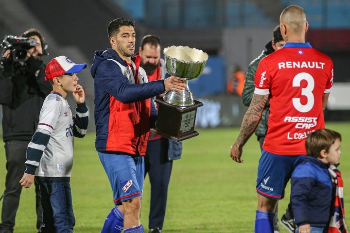 Lucho, champion en Uruguay (EFE/ Gastón Britos)