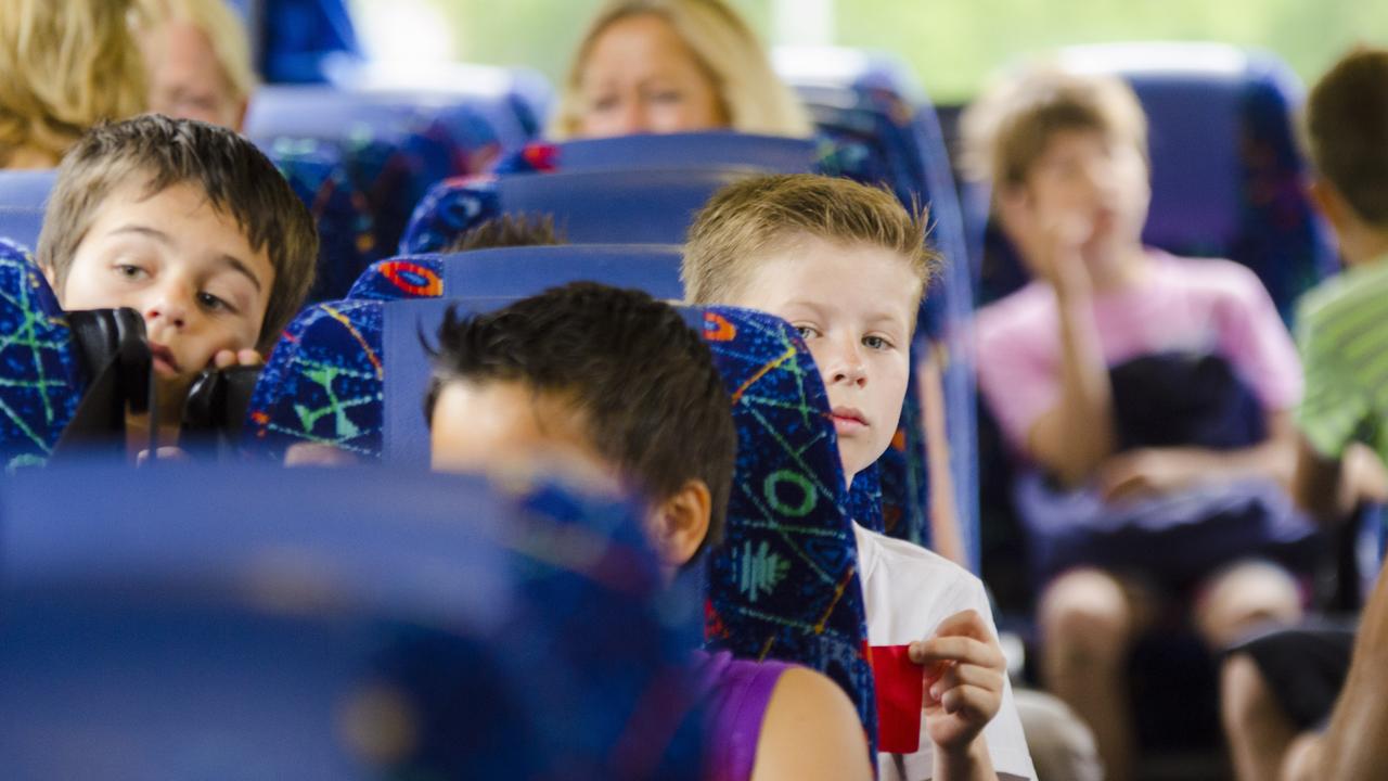 Les enfants dans le bus avant le départ pour Duinrell.