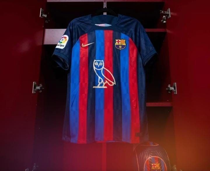 Le maillot du Culé portera l'emblème du chanteur canadien Drake (Photo : FC Barcelona Press).